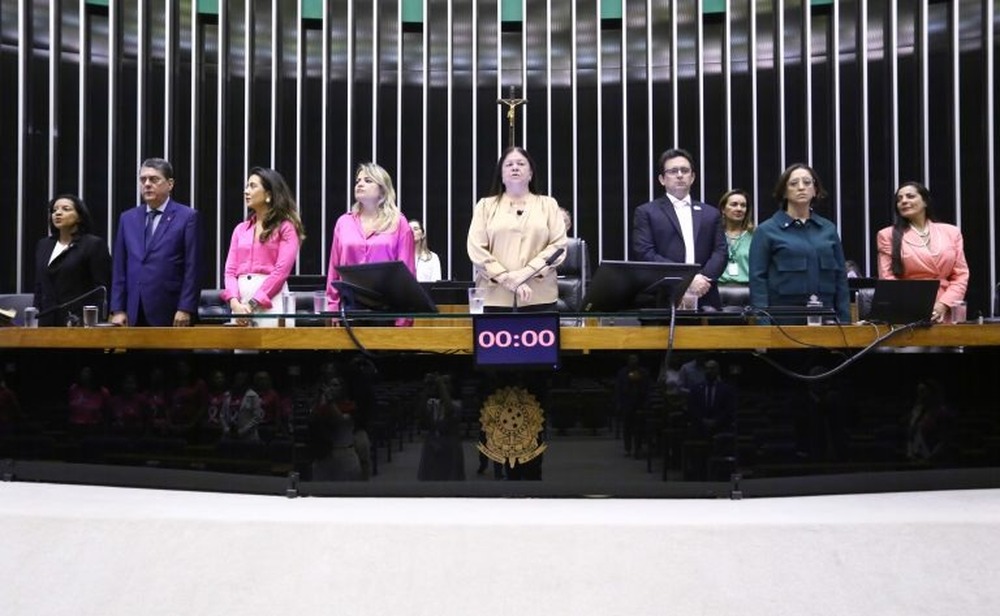 Câmara homenageia campanha Outubro Rosa e reforça importância do diagnóstico precoce