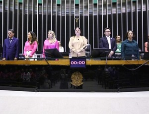 Câmara homenageia campanha Outubro Rosa e reforça importância do diagnóstico precoce