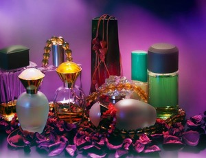 Os perfumes femininos mais elogiados de 2025 para você se apaixonar