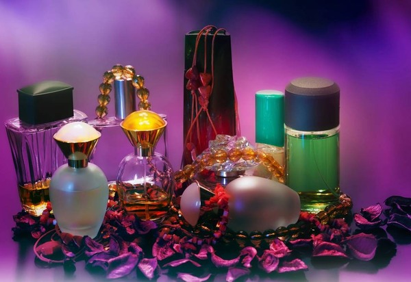 Os perfumes femininos mais elogiados de 2025 para você se apaixonar