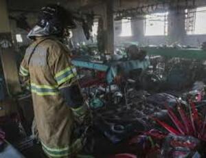 Paes anuncia Cidade do Samba 2, enquanto incêndio devasta barracões da Série Ouro e expõem descaso histórico com cultura popular: Sonho da Unidos de Jacarezinho e Vigário Geral viram cinzas