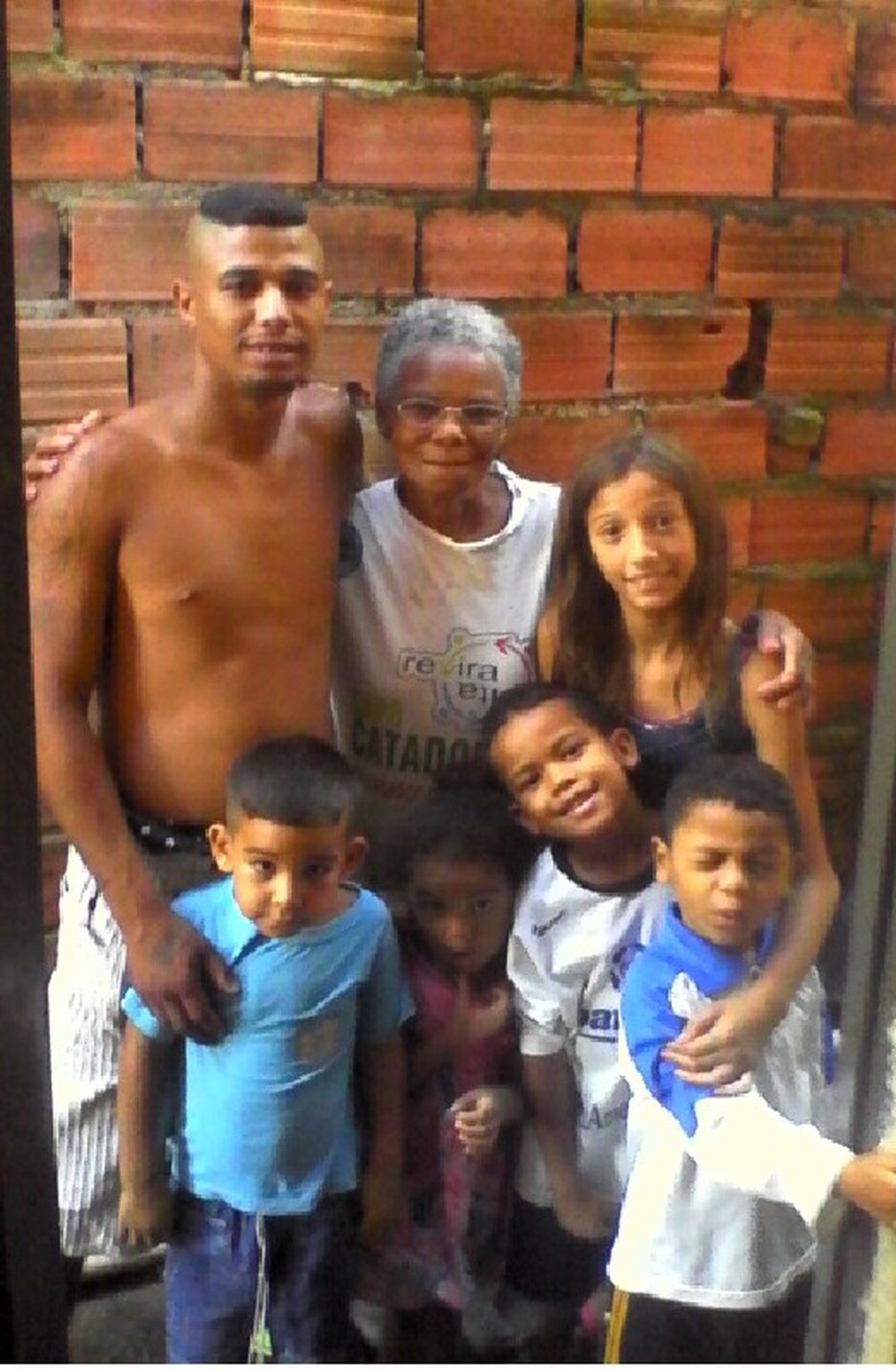 Cia Um Brasil de Teatro e Artes lança campanha para produzir longa sobre catadora negra que adotou 45 filhos