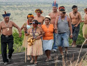 391 etnias indígenas falam 295 línguas no Brasil, aponta IBGE