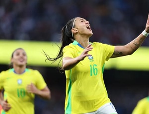 Com uma a menos, seleção feminina vence amistoso contra Inglaterra