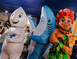 Com diversão, mascotes conscientizam sobre preservação do oceano e do meio ambiente