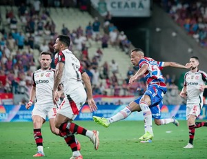 Flamengo tropeça e Palmeiras pode abrir na liderança do Brasileirão