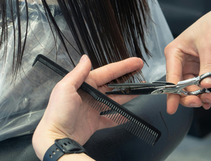 Federação dos Cabeleireiros sob suspeita: diplomas, propaganda enganosa e prejuízo coletivo