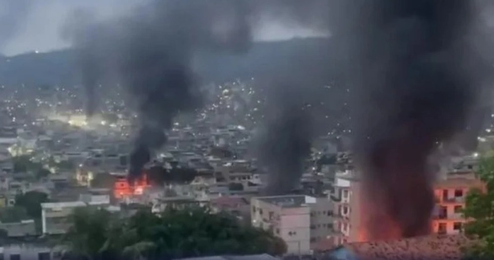 Terror no Rio: Criminosos fecham vias em retaliação à megaoperação