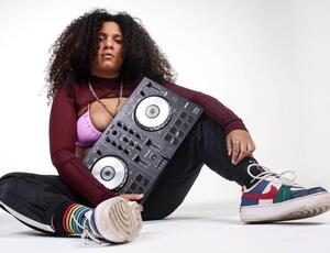 Lançamento do Circuito Profª Jamille Suarhs, Batalhas de MCs, roda de conversa, música e performances de mulheres que transformam o microfone em instrumento de resistência