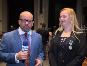 Pedagoga Roberta Zageski é homenageada no Centro Cultural da Justiça Federal por preservar memória dos pracinhas brasileiros