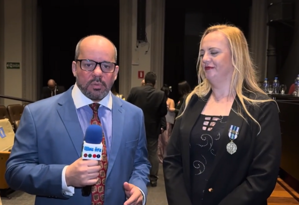 Pedagoga Roberta Zageski é homenageada no Centro Cultural da Justiça Federal por preservar memória dos pracinhas brasileiros