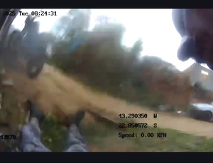 Vídeos: sob fogo cruzado, policiais arriscam a própria vida para salvar colegas feridos durante operação histórica no Rio