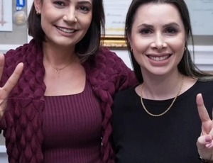 Apoio de Michelle a Carol de Toni para o Senado acirra tensão com PL e Carlos Bolsonaro