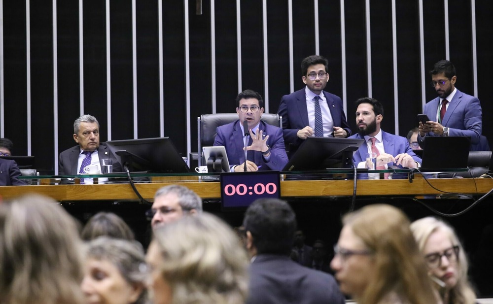 Câmara aprova taxa do streaming e oposição critica: “PL da Globo”