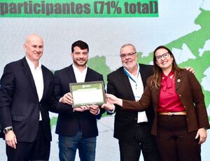 Tande Vieira representa Municípios Fluminenses e recebe certificado de adesão ao Programa Ambiente Resiliente