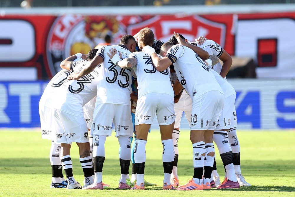 Botafogo empata com o Vitória com gol perdido inacreditável de Barboza