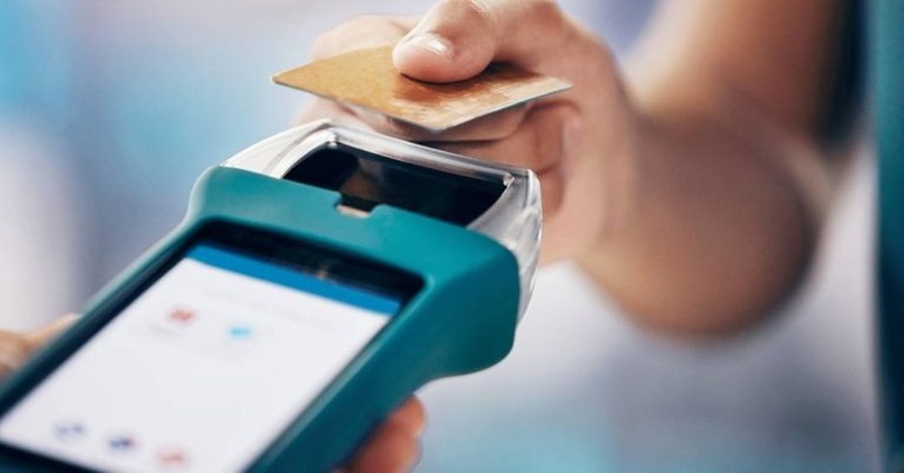 Elo testa pagamento com leitura da palma da mão