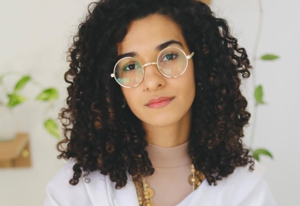 Professora, influenciadora e mais sete pessoas são acusadas de transfobia por filiada do PSOL, integrante de sindicato de professores