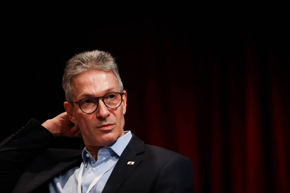 Zema é acusado de atropelar a Constituição para vender a água de Minas Gerais, afirma Rogério Correia