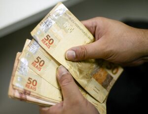 Inflação desacelera em outubro e atinge menor taxa em 27 anos