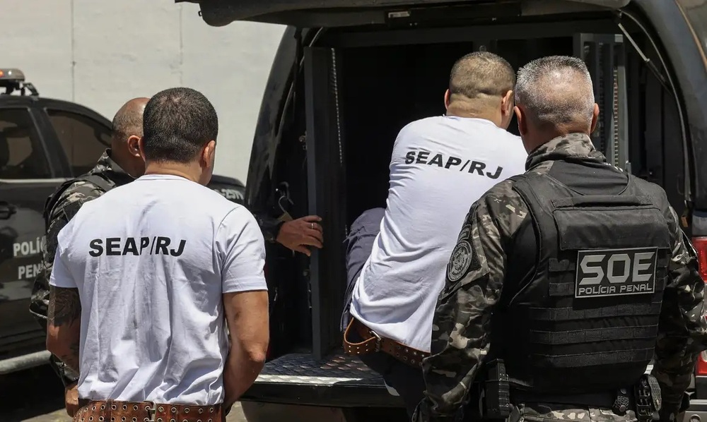 Líderes do Comando Vermelho são transferidos para presídios federais