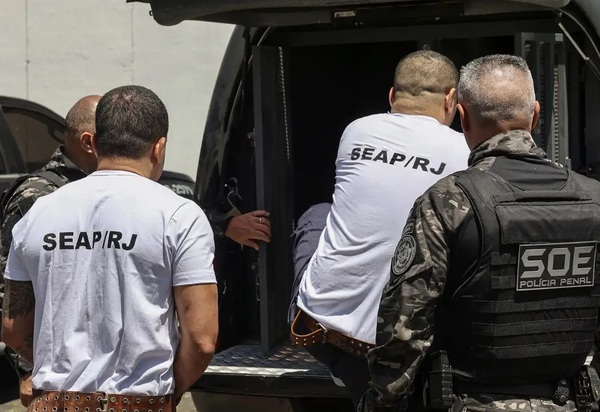 Líderes do Comando Vermelho são transferidos para presídios federais