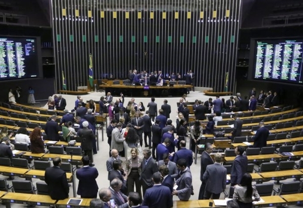 Guilherme Derrite recua em mudanças polêmicas no marco legal contra o crime organizado