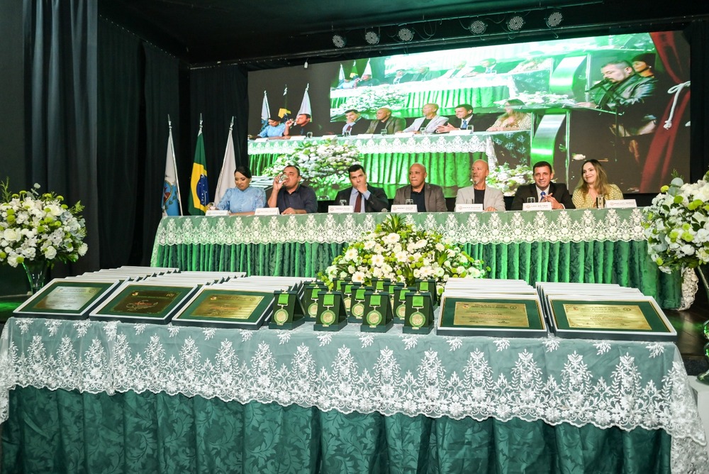 Solenidade da Câmara em Homenagem aos Profissionais da Enfermagem é marcada por emoção e reconhecimento em Araruama