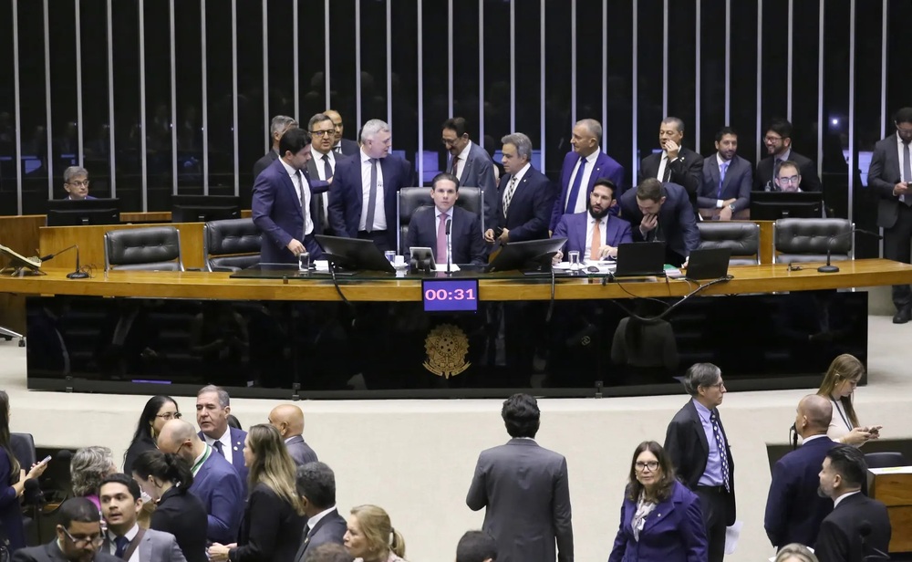 Governadores de direita querem adiar votação para tentar incluir regra que obrigue a PF a informá-los antes de investigar