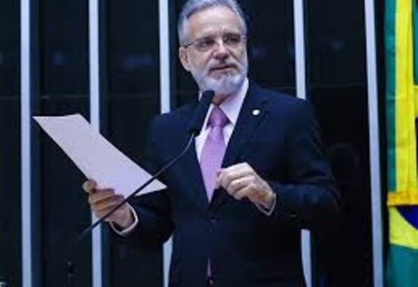 Líder da bancada ruralista quer incluir ações do MST no PL Antifacção