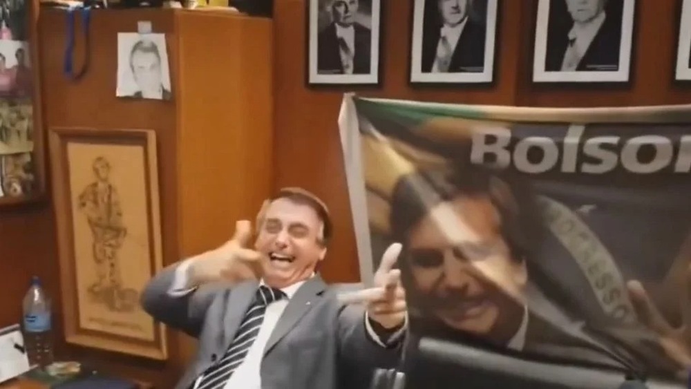 A Papuda lhe espera: como frase de Bolsonaro virou meme contra ele mesmo