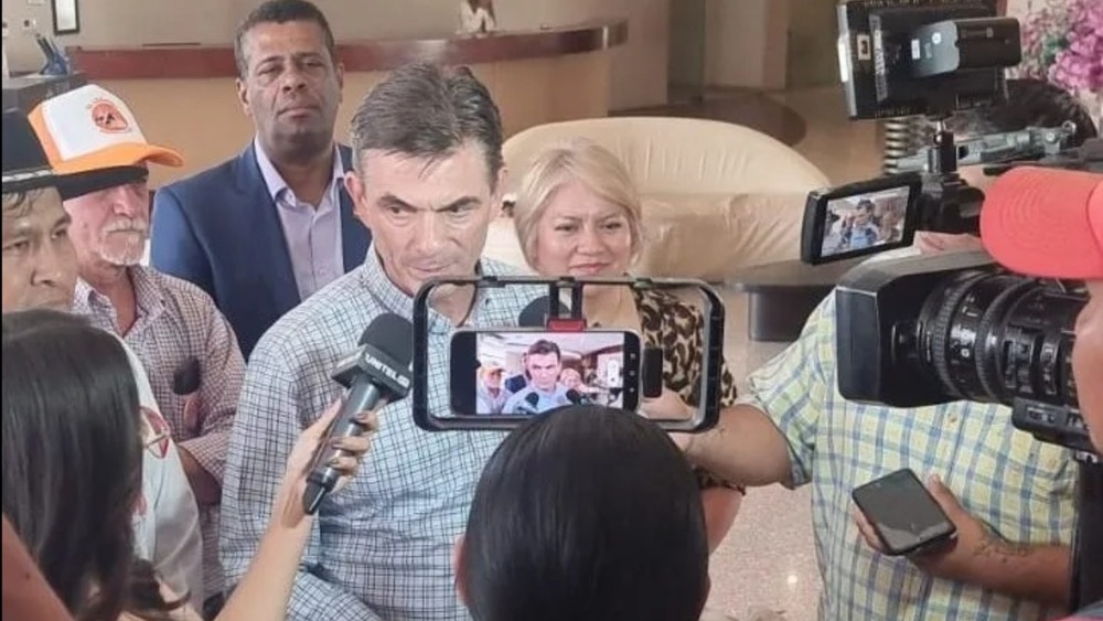 Escritor lança o livro ‘O Grande Milagre Boliviano’, coletânea de ideias sobre a reconstrução do país