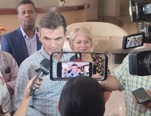 Escritor lança o livro ‘O Grande Milagre Boliviano’, coletânea de ideias sobre a reconstrução do país