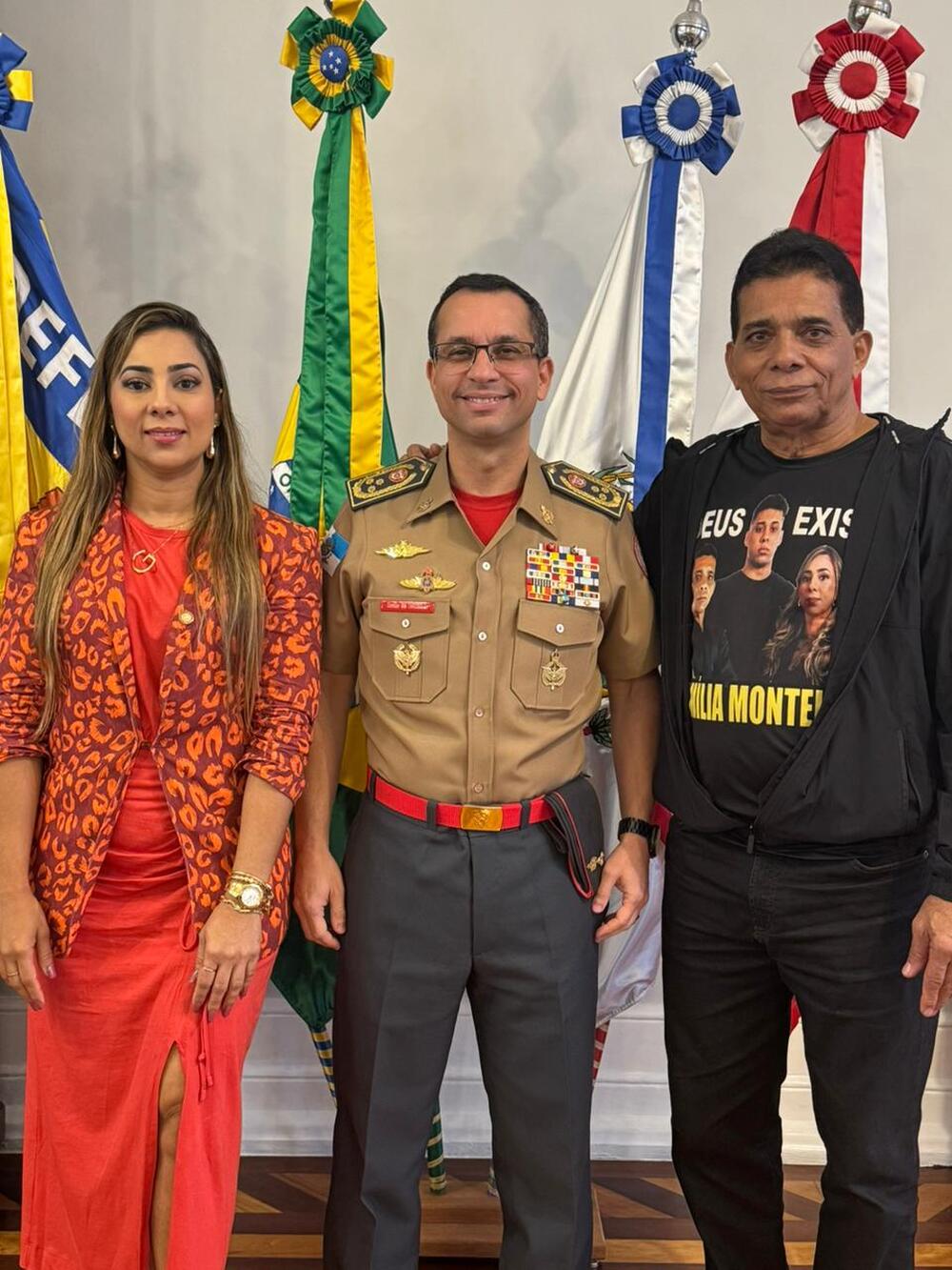 Giselle Monteiro e Roberto Monteiro entregam quase 200 capacetes ao Corpo de Bombeiros e reforça segurança no Rio