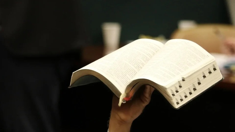 Prefeito libera Bíblia como material paradidático em escolas de Salvador