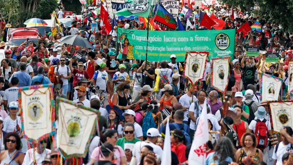 Marcha pelo Clima reúne 70 mil e leva força amazônica às ruas de Belém