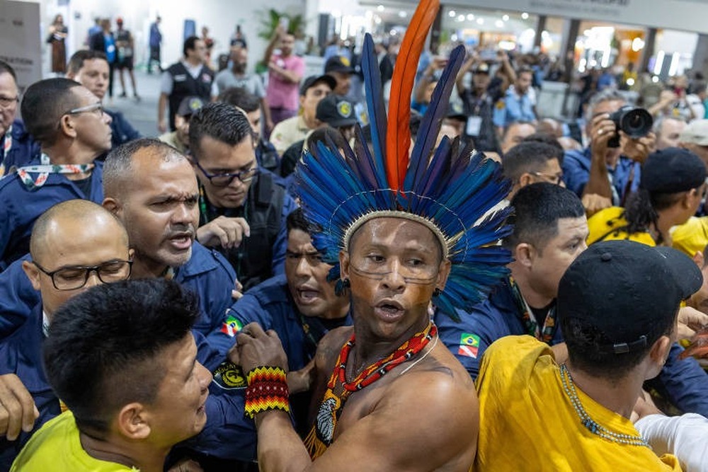 Índios delatam farsa da Cop30 e não querem só apito, querem apitar