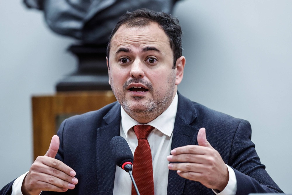 Deputado pergunta se colega pode estar armado no plenário – 18/11/2025 – Brasília Hoje