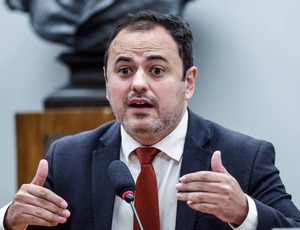 Deputado pergunta se colega pode estar armado no plenário – 18/11/2025 – Brasília Hoje