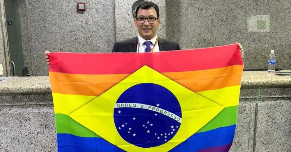 Nélio Georgini recebe Menção Honrosa do Grupo Arco-Íris por atuação na causa LGBTQIAP+