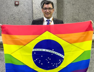 Nélio Georgini recebe Menção Honrosa do Grupo Arco-Íris por atuação na causa LGBTQIAP+