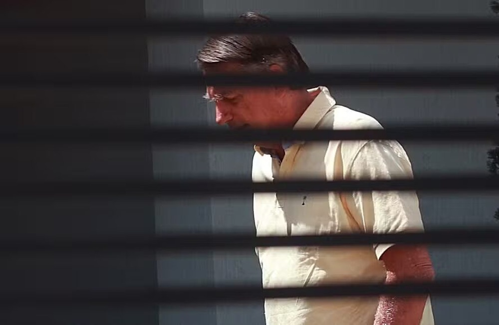 Moraes se reúne com comandante do exército para falar sobre possível prisão de Bolsonaro