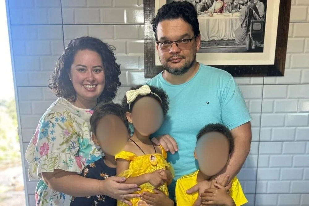 Casal que viralizou por adoção rápida é preso por maus-tratos