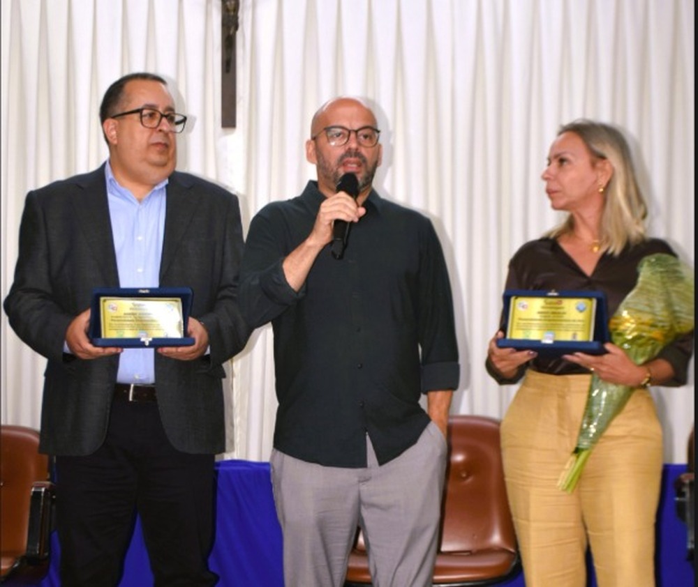 Julio Sousa homenageia Bianca de Carvalho por seis anos de gestão transformadora no CEASA-RJ