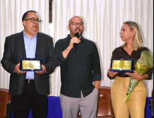 Julio Sousa homenageia Bianca de Carvalho por seis anos de gestão transformadora no CEASA-RJ