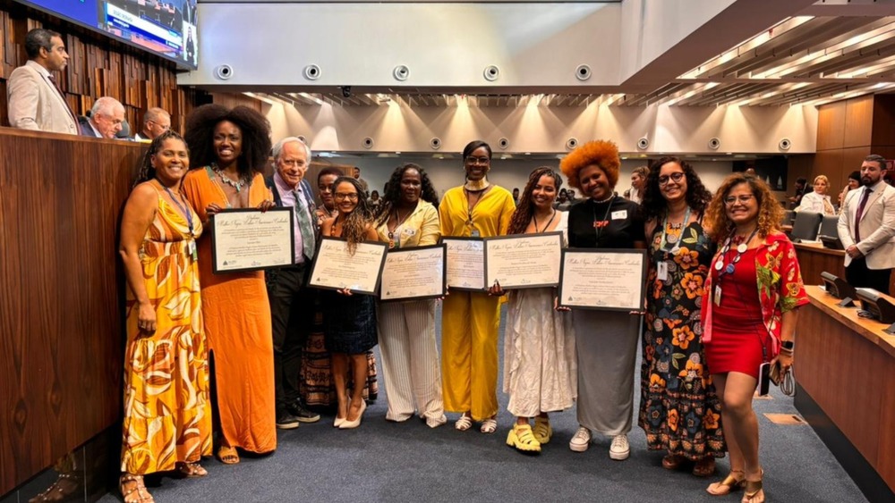 Karla Soares, Diretora Social do AfroReggae, recebe Diploma Mulher Negra Latino-Americana e Caribenha na Alerj