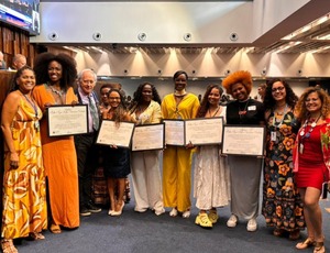 Karla Soares, Diretora Social do AfroReggae, recebe Diploma Mulher Negra Latino-Americana e Caribenha na Alerj