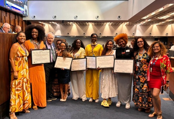 Karla Soares, Diretora Social do AfroReggae, recebe Diploma Mulher Negra Latino-Americana e Caribenha na Alerj