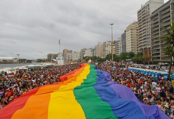 Guia de Prevenção Combinada ao HIV/Aids e ISTs: informação, cuidado e direitos na 30ª Parada do Orgulho LGBTI+ Rio