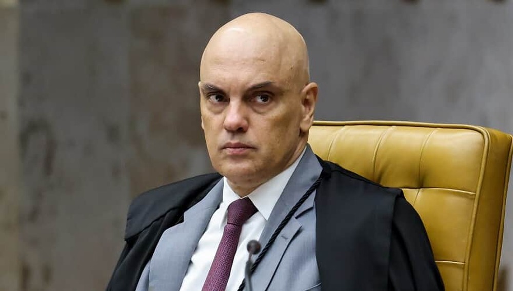 Moraes Determina Atendimento Médico Integral para Bolsonaro Durante Prisão Preventiva